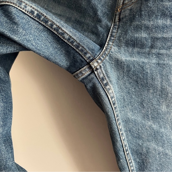 Everlane the Curvy Cheeky Jean - Picture 5 of 9